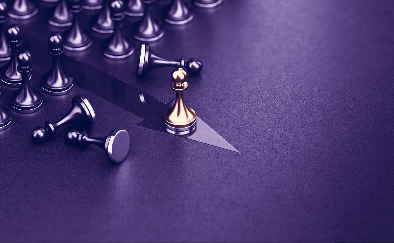 Multiple pawn chess pieces with a golden pawn piece in front sitting on a black arrow