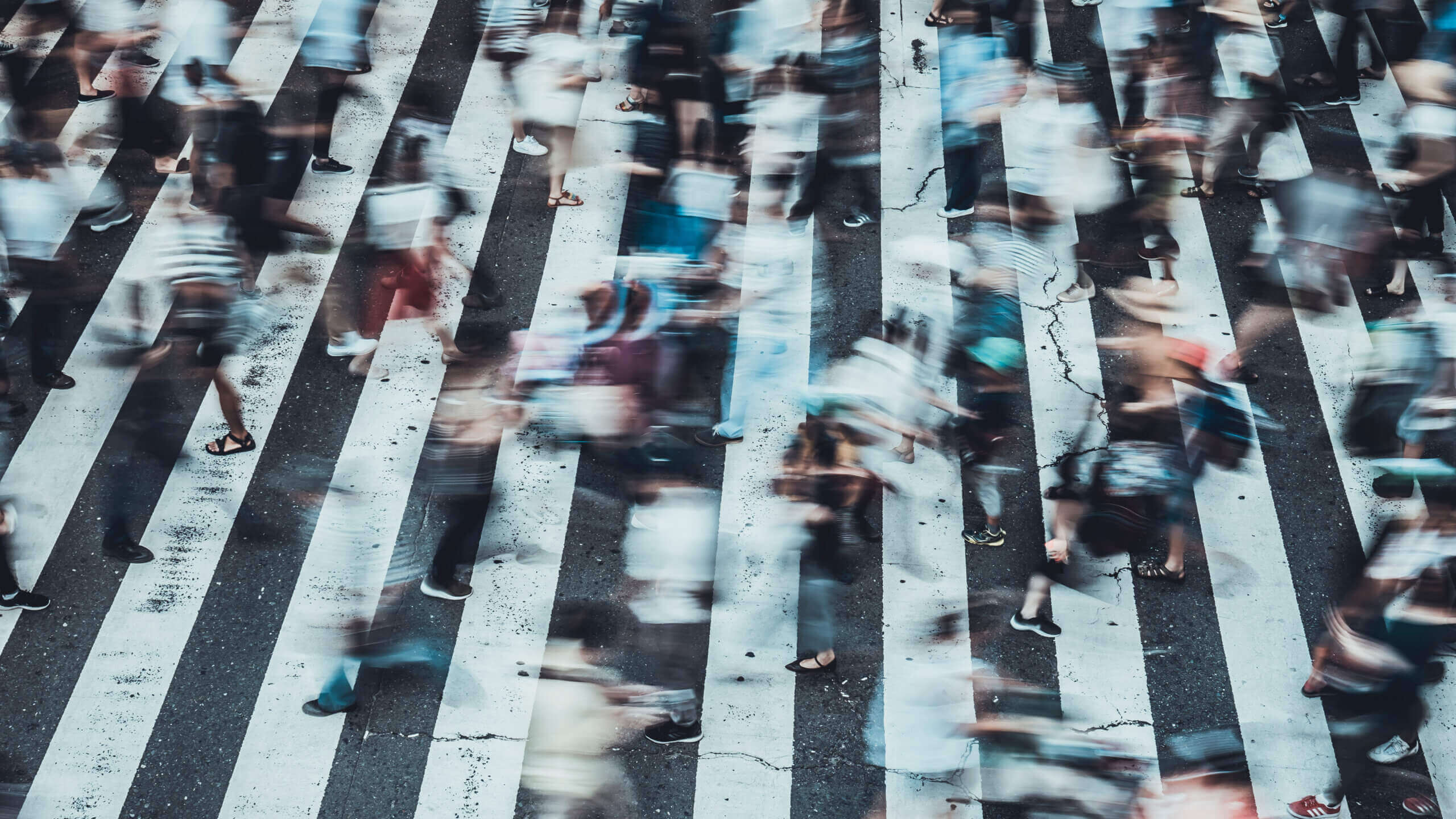 Busy cross walk as a metaphor for quickly changing financial markets